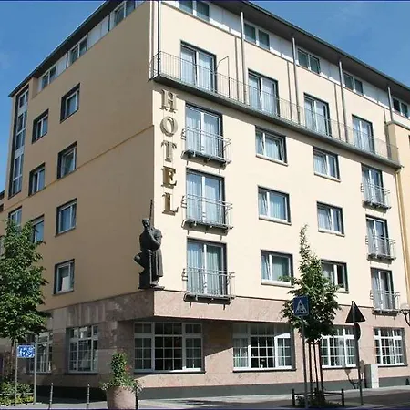 ホテル Trip Zum Riesen 4*